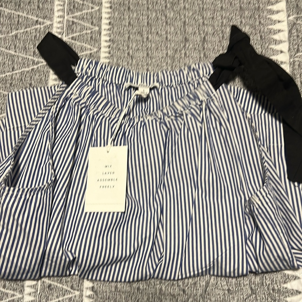 New with tag, sleeve less top with tie